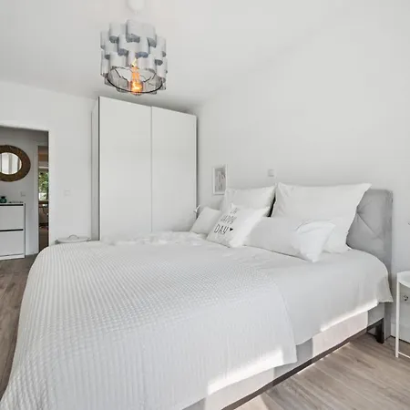 Stylish Apartment, Near Koenigsallee, High Quality * Düsseldorf